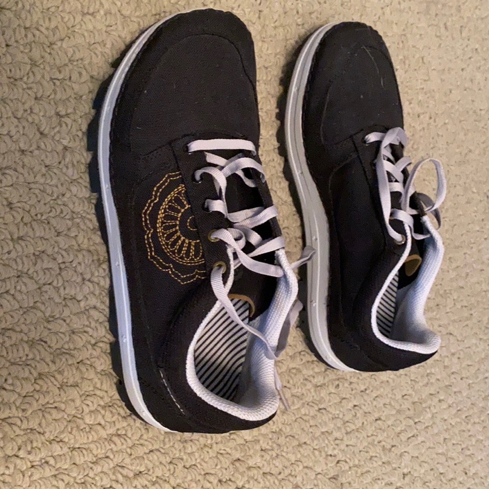 Astral causal sneakers. Size 6.5.